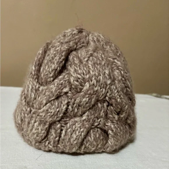 Aerie Super Warm Chunky Knit Beanie Hat - Picture 5 of 9